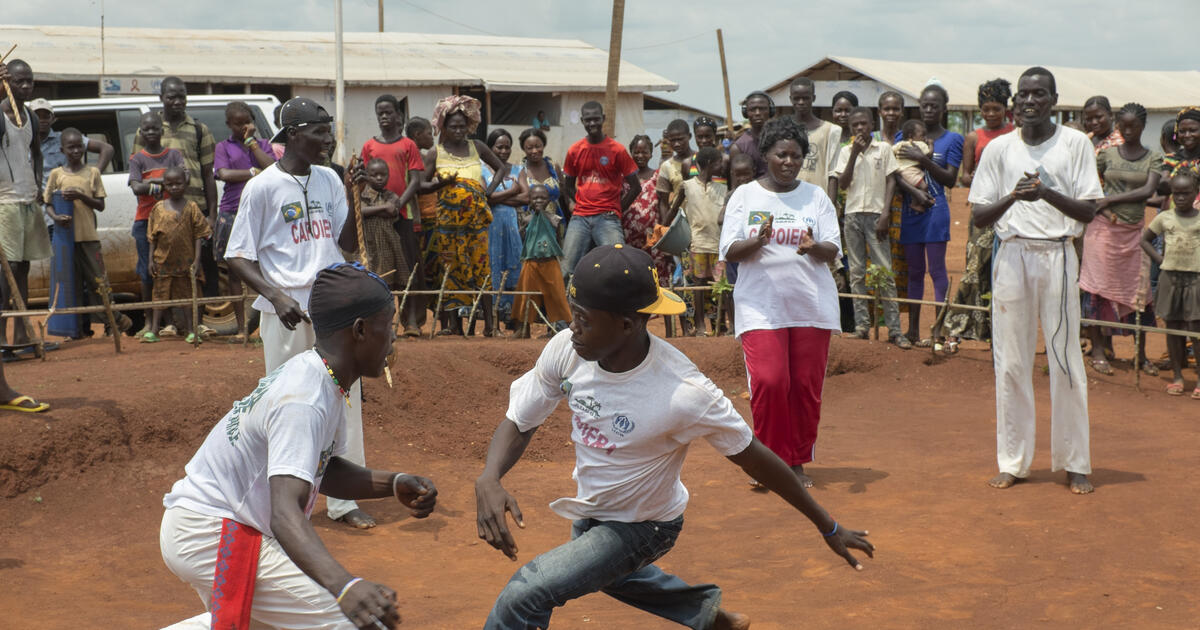 Capoeira brings leisure and peace-building for refugees in northern DR Congo | UNHCR