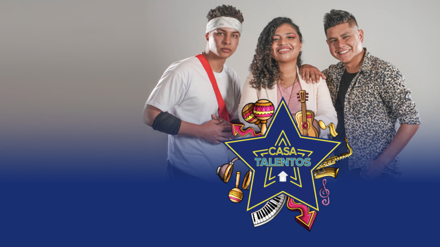 Three participants of Casa Talentos pose for the camera