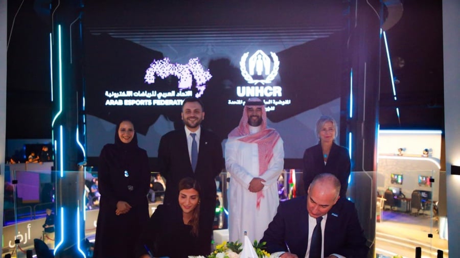 أثناء التوقيع على مذكرة التفاهم على هامش البطولة.