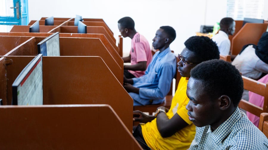Chad. Connectivity Center brings Farchana refugee settlement online