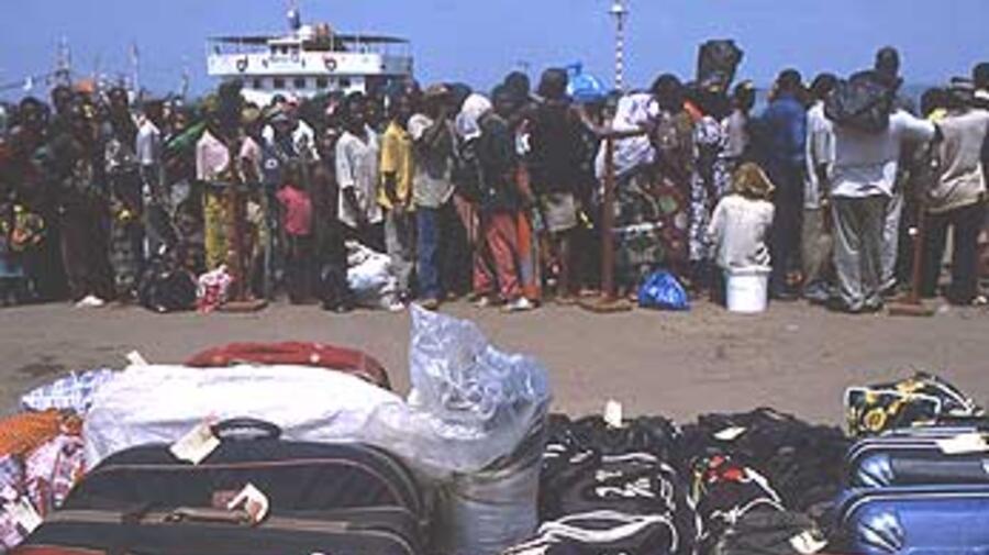 Sierra Leonean refugees voting with their feet to go home for the polls.