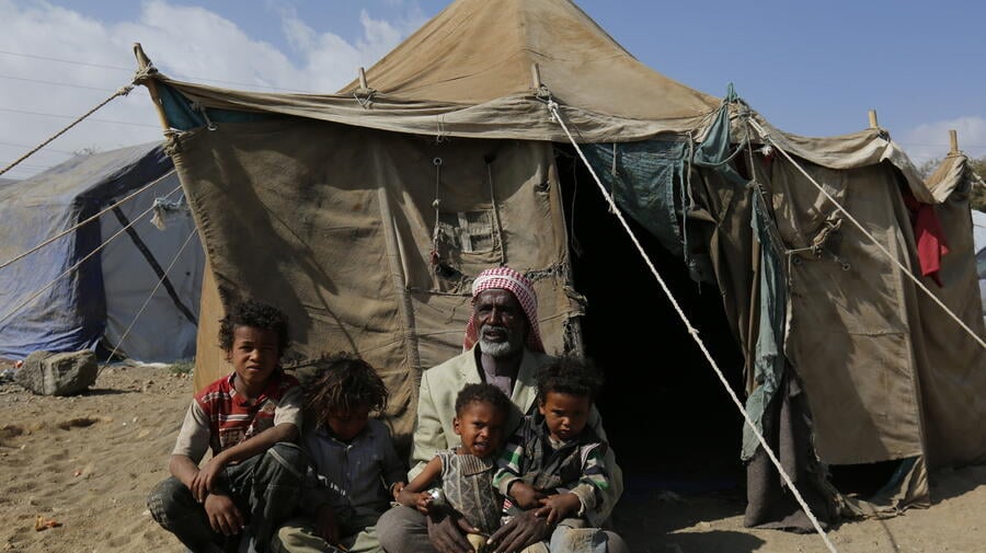 Yemen. Yemeni internally displaced people need aids