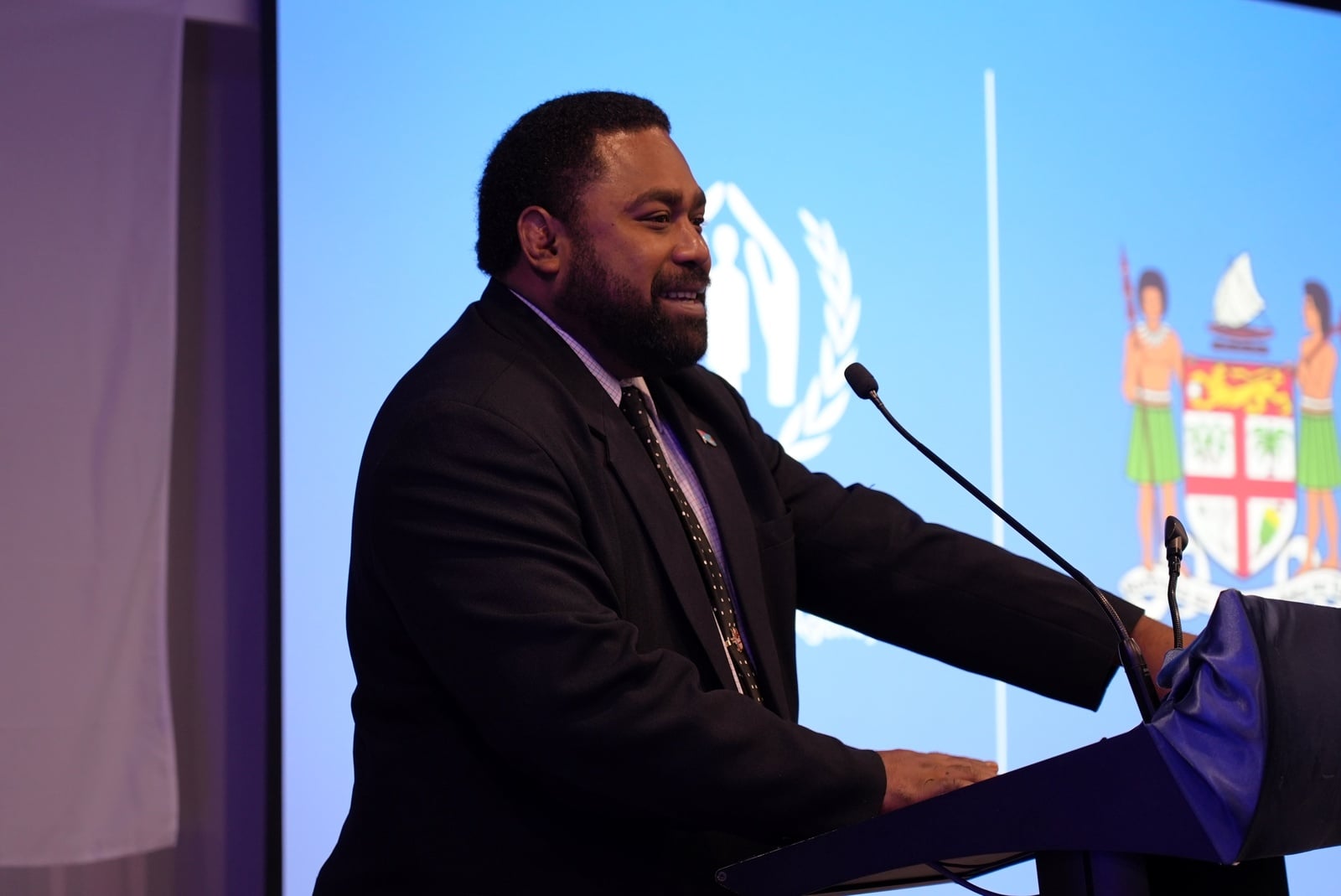 Hon. Ratu Rakuita Vakalalabure gives a speech