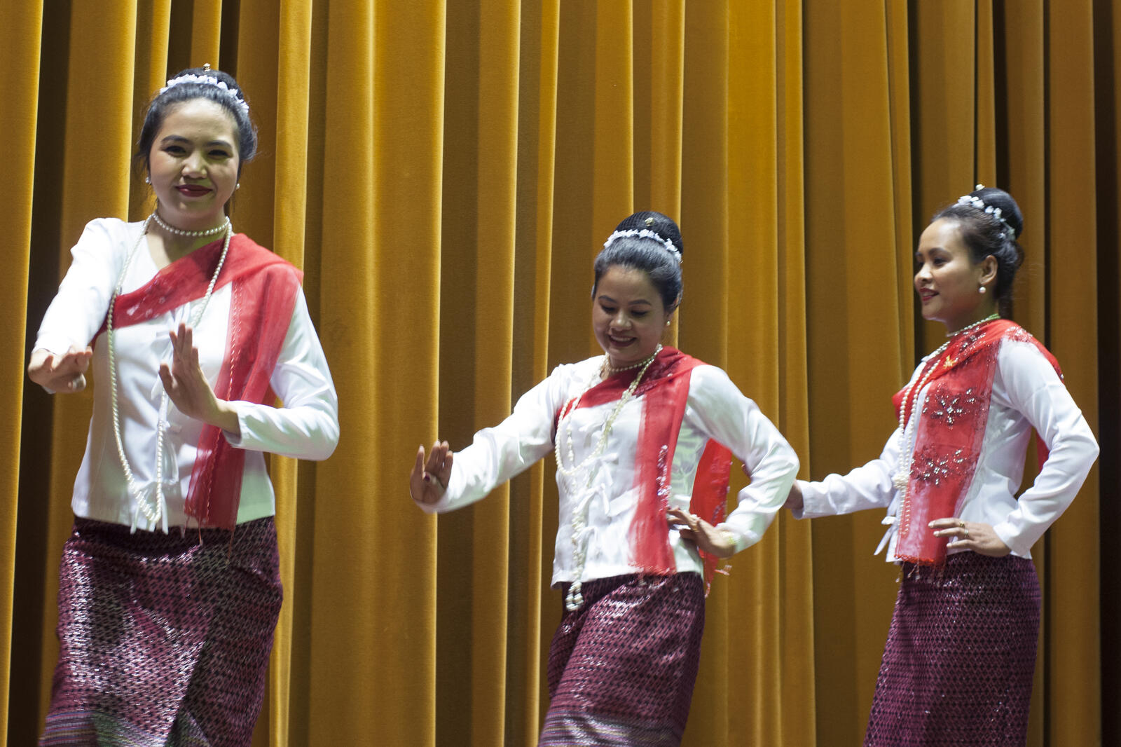 Canberra Mon Community dancers
