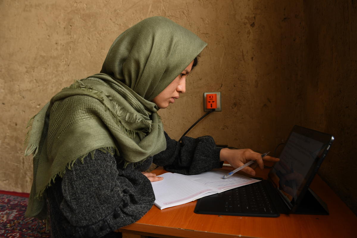 Afghanistan. Born in exile, young returnee excels on DAFI programme