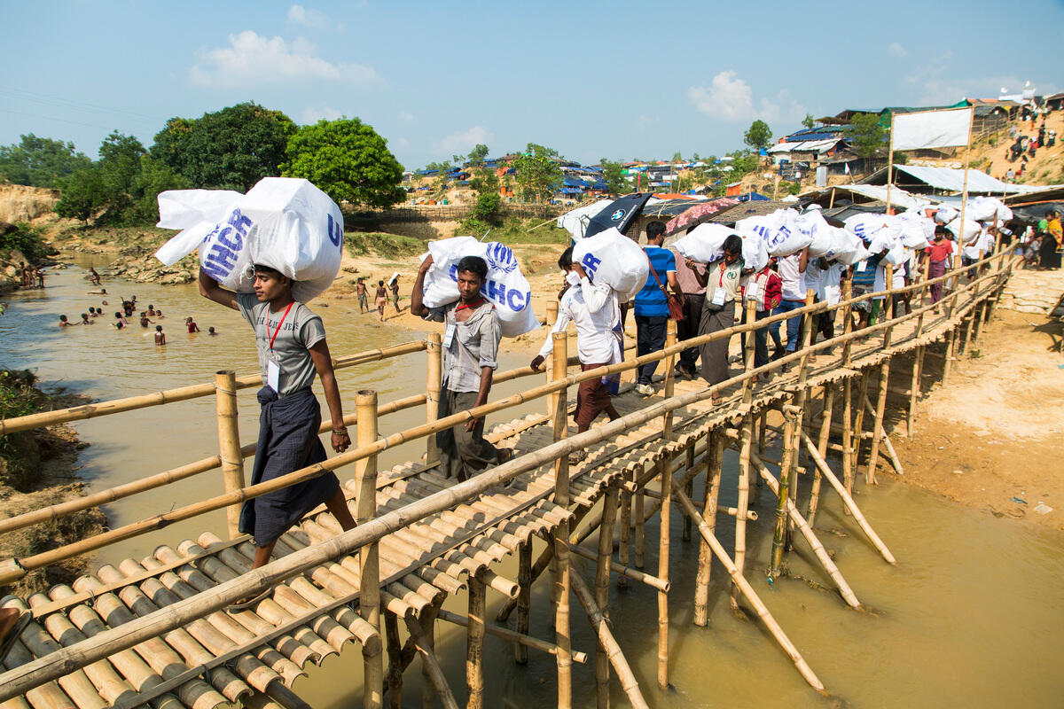 Bangladesh: Rohingya refugees moved from Kutupalong camp to new site