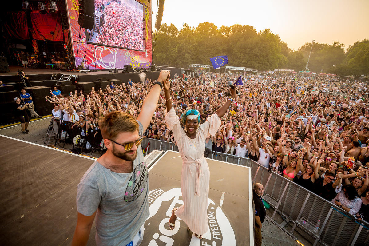 Hungary. Emi Mahmoud  perrms at the Sziget Festival