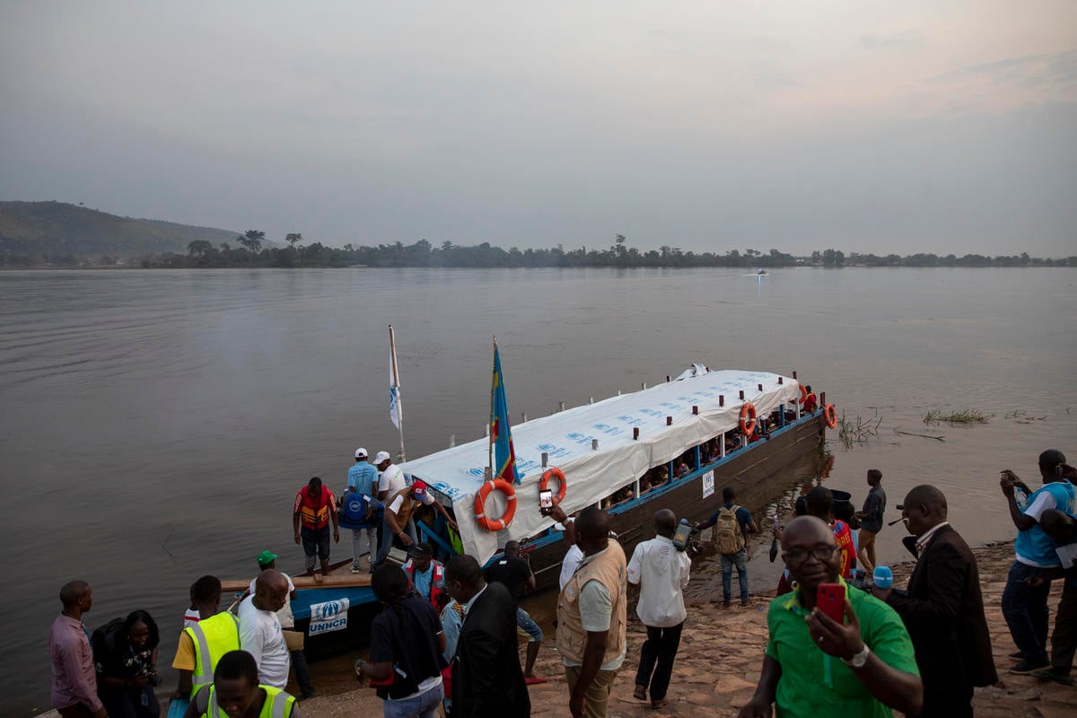 Central African Republic. A boat carrying 200 voluntary returnees from the Democratic Republic of the Congo arrives in the Central African Republic