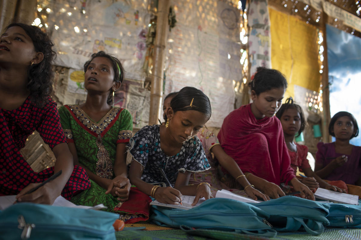 Bangladesh. Rohingya youth spearhead project to foster mental health
