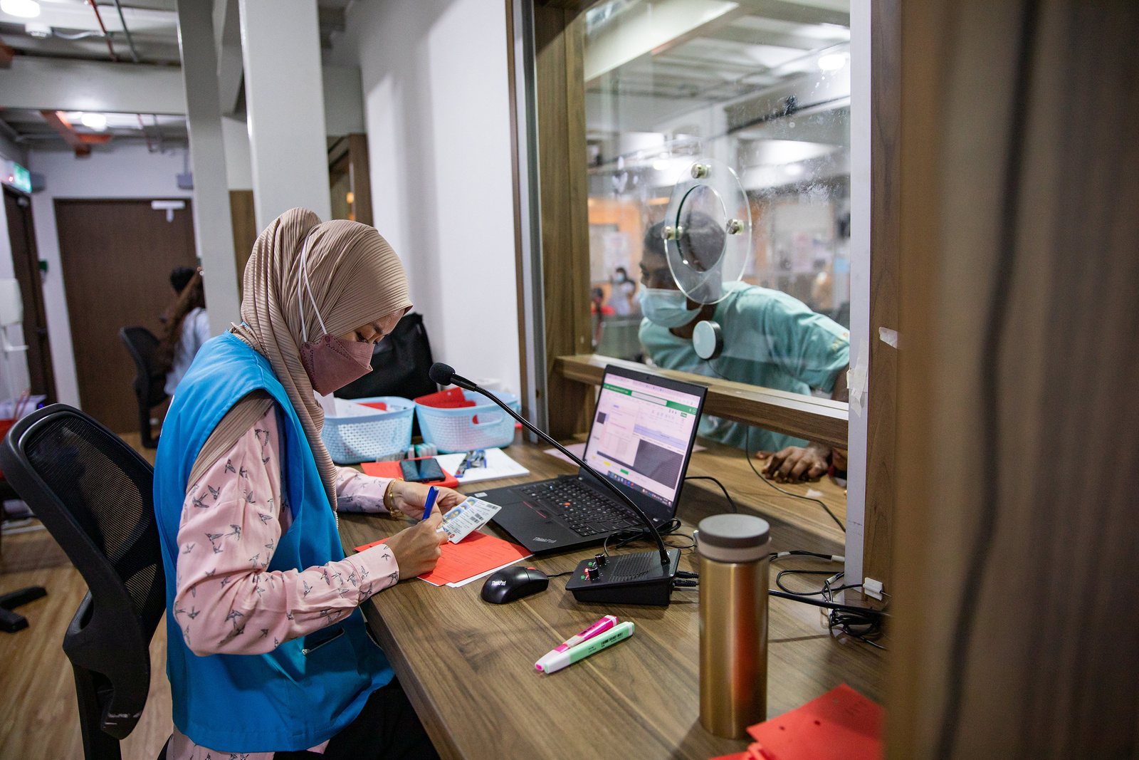 Strengthening trust in UNHCR cards helps enhance protection for refugees. One of the ways that UNHCR works to improve the quality of protection for refugees and asylum-seekers in Malaysia is by strengthening our registration system, and the identity documents we provide for refugees. 