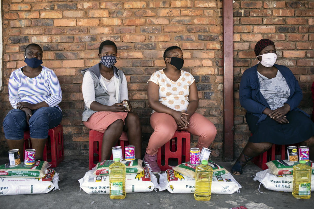South Africa. Somali refugees gives back to host community during COVID-19