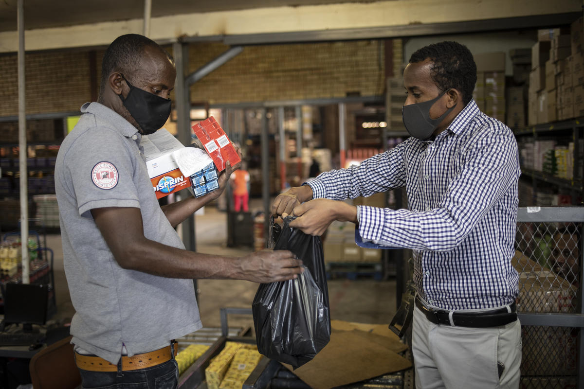 South Africa. Somali refugees gives back to host community during COVID-19