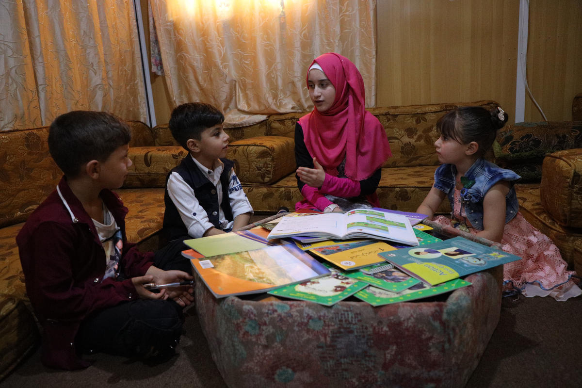 Jordan. Syrian teenager harnesses passion for teaching during pandemic