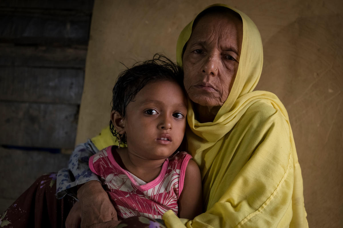 Bangldesh. Family portait