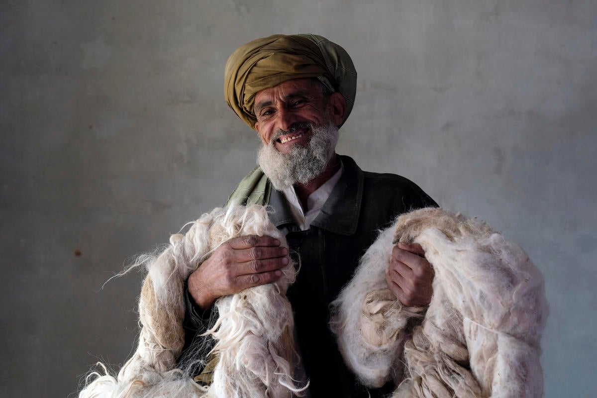 Afghanistan. Supporting livelihoods for Returnees through weaving project as part of UNHCR's Community Based Protection Measures
