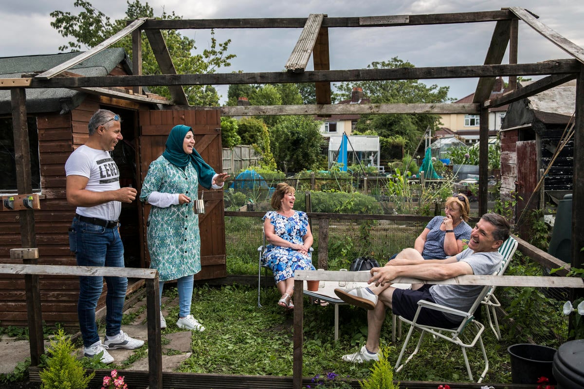 United Kingdom. Liverpudlians welcome Syrian family to Merseyside