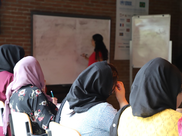 Afghan women in Portuguese class 