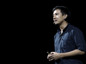 The Momentum: สงครามและผู้ลี้ภัย – เข้าใจด้วยสมอง สัมผัสด้วยหัวใจกับ ‘วรรณสิงห์ ประเสริฐกุล’