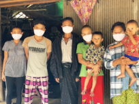 ตลอดหนึ่งปีที่ผ่านมา ผู้ลี้ภัยชาวเมียนมาต่างร่วมป้องกันการแพร่ระบาดของโรคโควิด-19 ในประเทศไทย