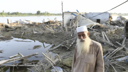 Bahadur Khan and his family had only minutes to flee their home in Pakistan’s north-western Khyber Pakhtunkhwa province before it was swept away by flooding. © UNHCR/Usman Ghani