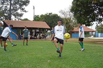 UNHCR - Refugees add their footballing skills to Brazil's rich soccer scene