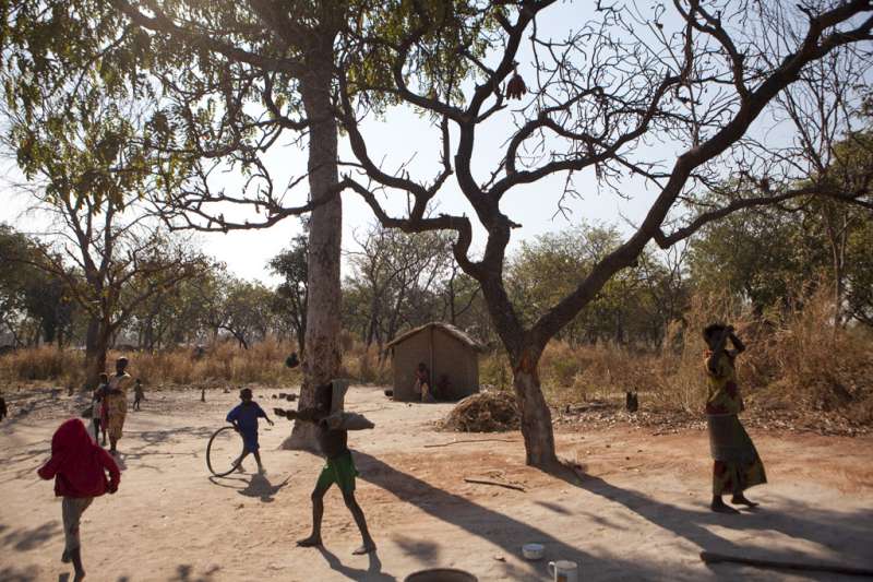 Des enfants jouent dans le camp d'Amboko, au sud du Tchad.