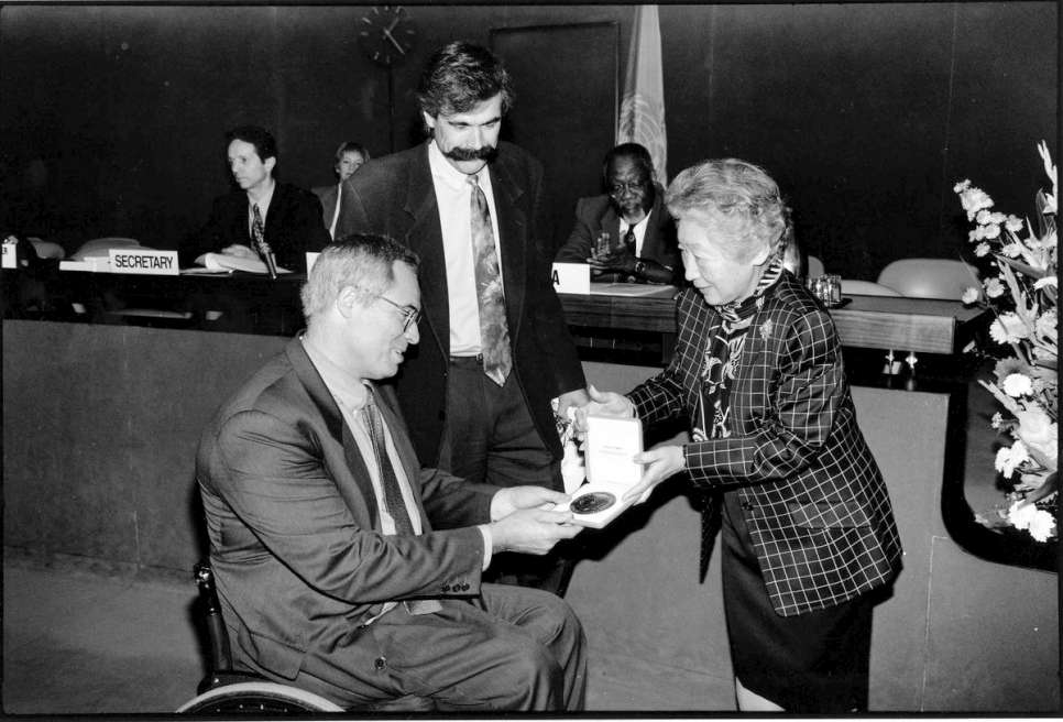 1996 - Handicap International, in recognition of the organization's innovative contributions toward alleviating the suffering of anti-personnel mine victims by providing low cost artificial limbs to more than 150,000 amputees around the world, many of them refugees, internally displaced people or returnees. The Nansen Committee also recognized Handicap International's advocacy work to ban the production, sale and use of anti-personnel mines.