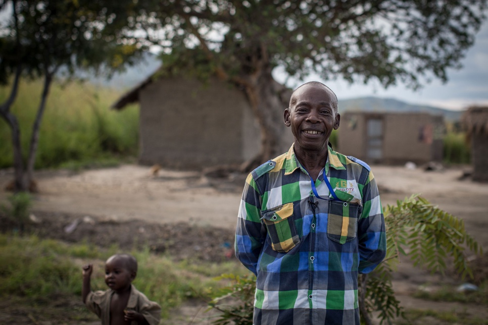 Kabue Donatien, the chief of Majengo village in the Democratic Republic of the Congo, allocated a house to Venant Kabora and his family, who fled violence in Burundi.