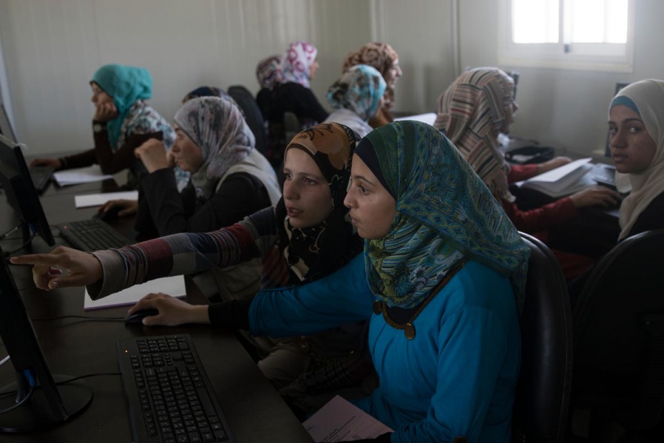 Muzon and her classmates at Azraq camp work on their computer skills.