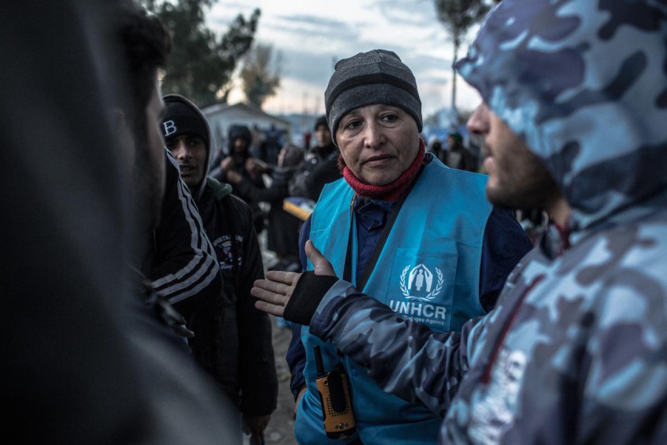 Sawsan, a UNHCR field protection officer, explains to some Iranian men that border officials will not let them cross the border from Greece into the Former Yugoslav Republic of Macedonia.