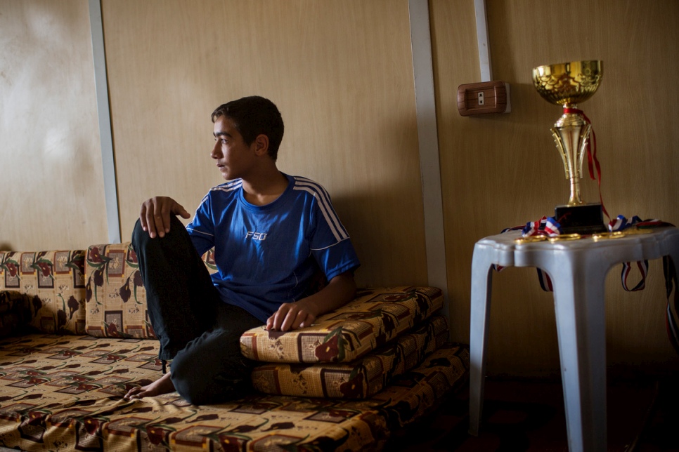 Syrian wrestling champ inspires young refugee's dreams