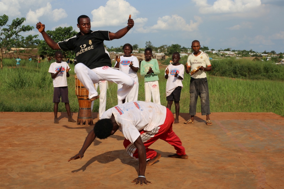 UNHCR - Ahead of Rio 2016, capoeira brings a taste of Brazil to DRC