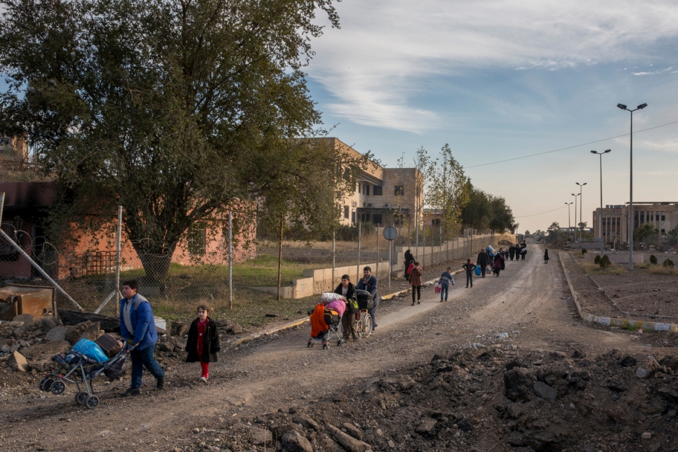 Iraq. Civilians in war torn Mosul