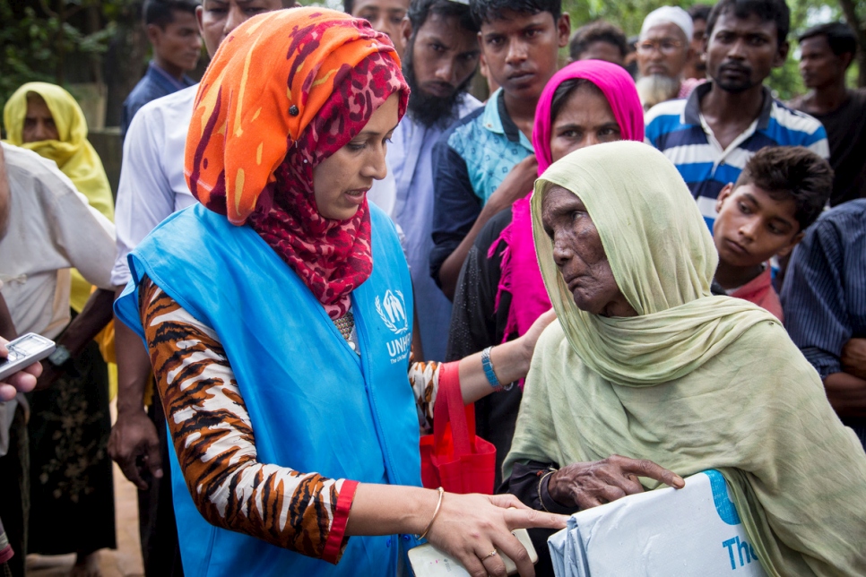 Bangladesh. UNHCR getting ever more Rohingya into shelter