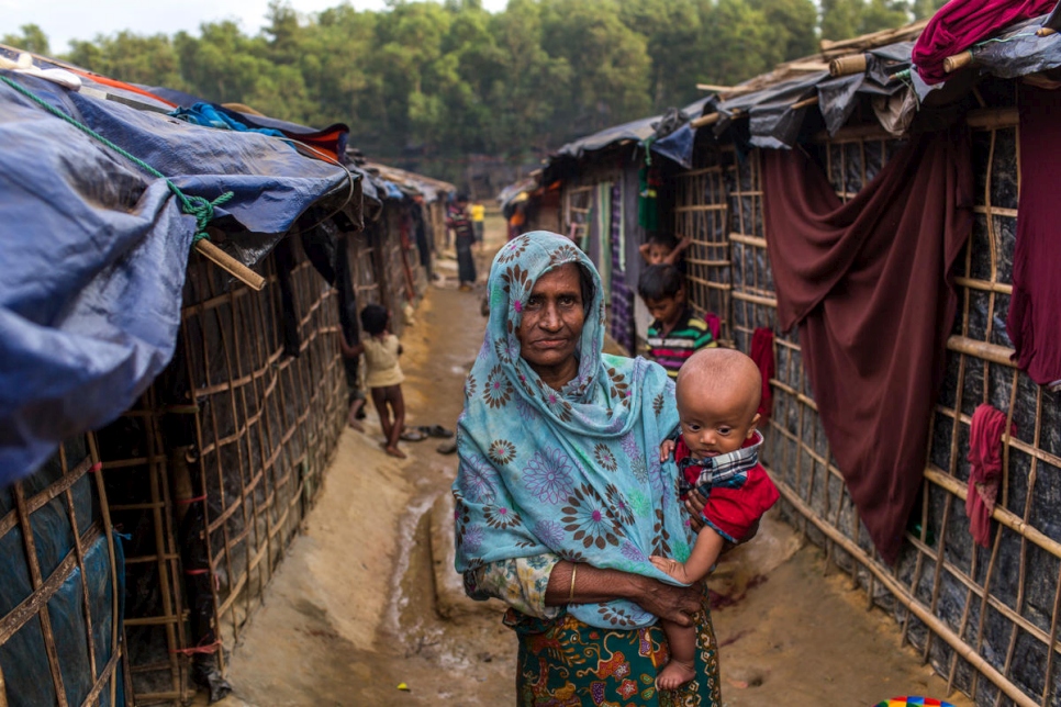 Bangladesh. Rohingya adapt to new lives in refugee camps