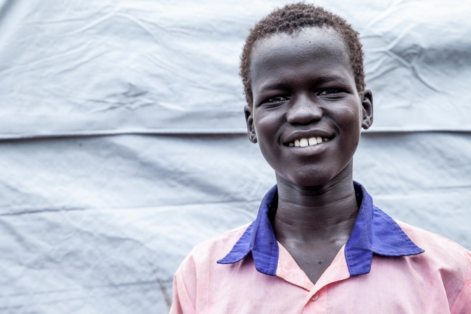 فر ديناي، 19 عاماً، من جنوب السودان العام الماضي وعثر على منزل جديد في غور شومبولا، إثيوبيا.