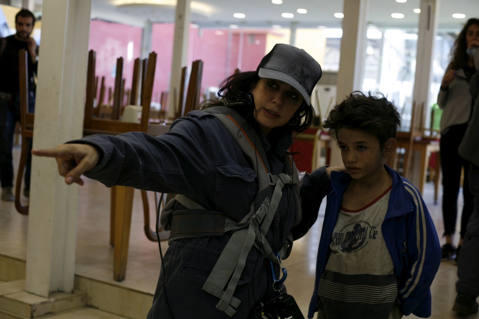 La cinéaste Nadine Labaki et Zaïn Al Rafeaa, le jeune acteur principal et réfugié syrien, pendant le tournage de Capharnaüm.