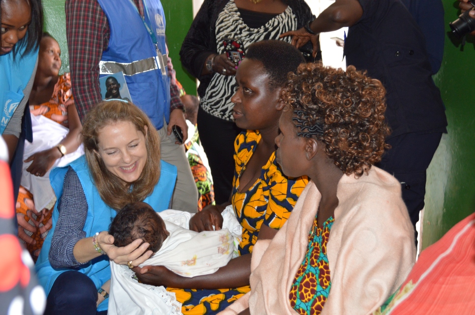 UNHCR Patron, HRH Princess Sarah of Jordan, meets with a mother of a new born child at the mother care ward in Gihembe camp, Rwanda, to hear about the challenges that refugee mothers face daily, notably regarding feeding issues.