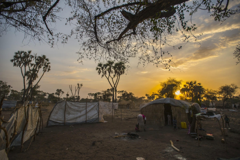 Coucher de soleil sur le camp de réfugiés de Doro, dans le comté de Maban, Soudan du Sud. Juin 2013. 