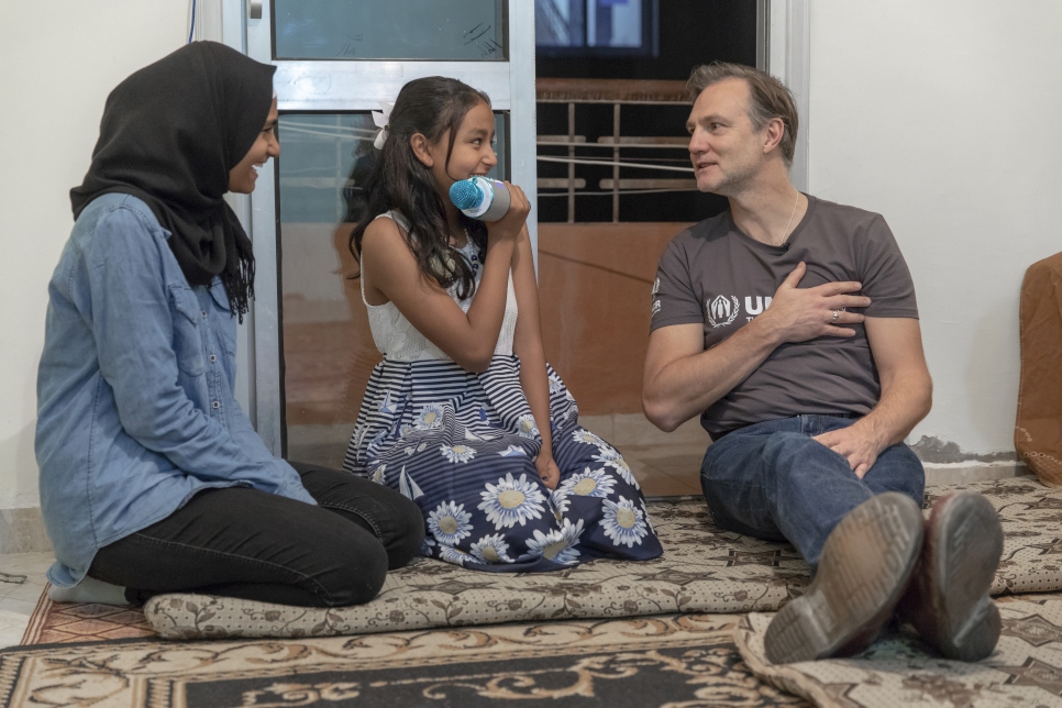 David Morrissey meets a family in Cairo