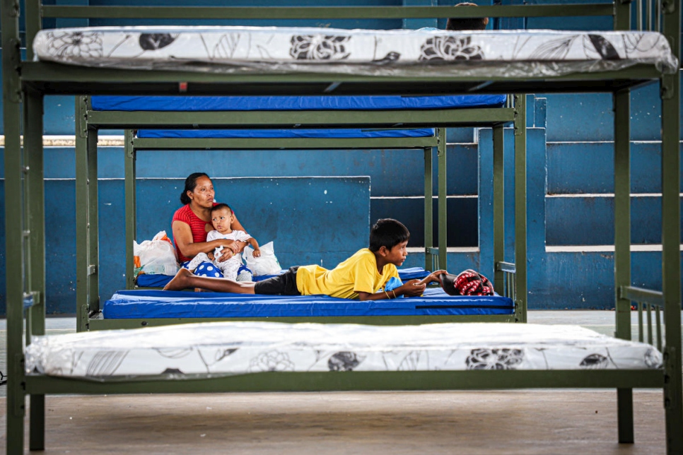 Une famille warao originaire du Venezuela dans un foyer de Manaus, au Brésil, où elle a été relocalisée pendant la pandémie de Covid-19. 