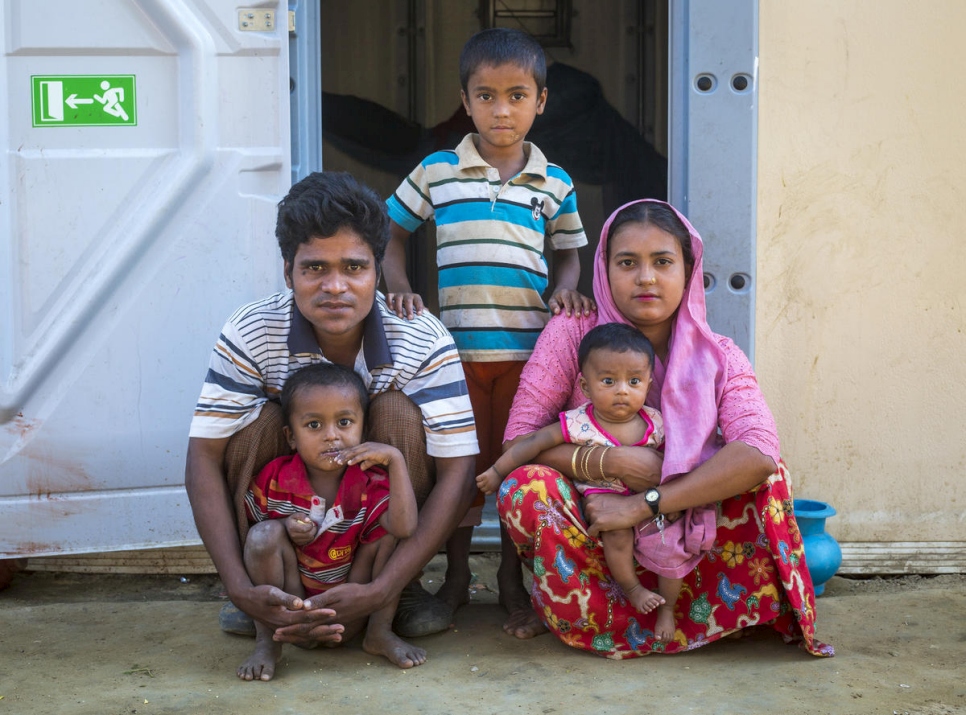 
Une famille de réfugiés rohingyas du camp de Kutupalong, 27 novembre 2018.