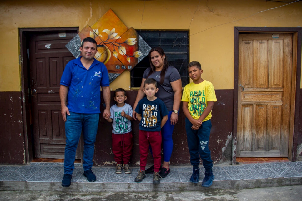 Ecuador. Displaced Venezuelan family makes a living from art