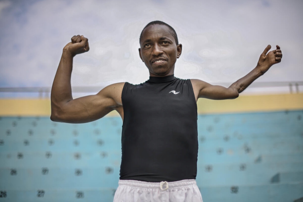 فقد بارفيه الكثير من ذراعه اليسرى متأثراً بجراحه الشديدة خلال هجوم على مسقط رأسه في بوروندي عندما كان في السادسة من عمره.