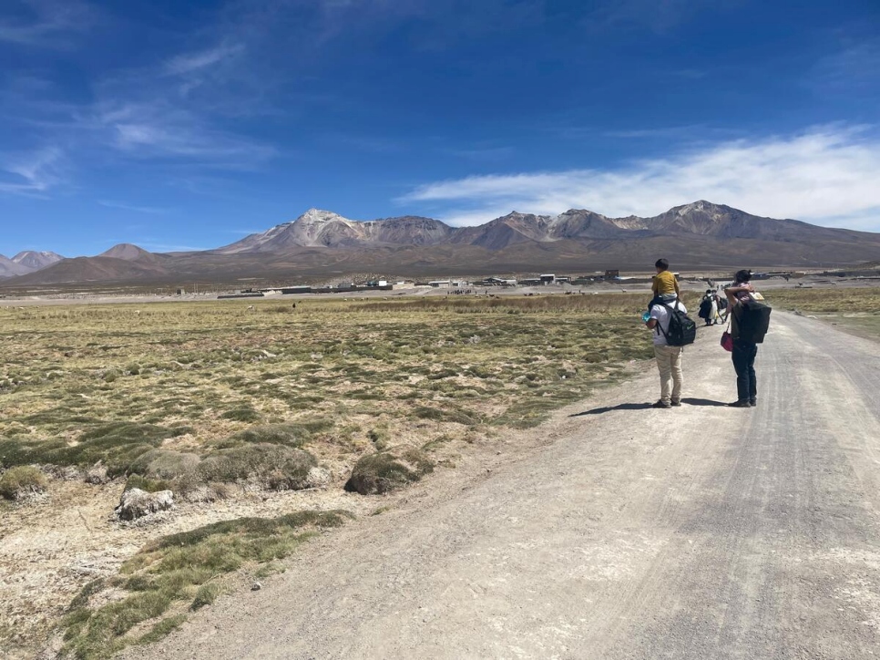 Novembre 2021, des Vénézuéliens traversent à pied l'altiplano andin pour rejoindre le Chili depuis la Bolivie. À une altitude de 3 690 mètres, les températures peuvent descendre jusqu'à -20°C. 
