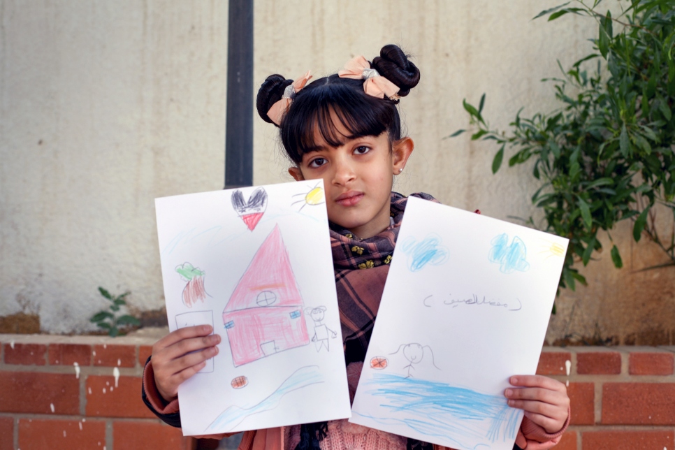  إحدى صور سوريا كما رسمها لاجئون من الصغار في مأدبا، الأردن.
