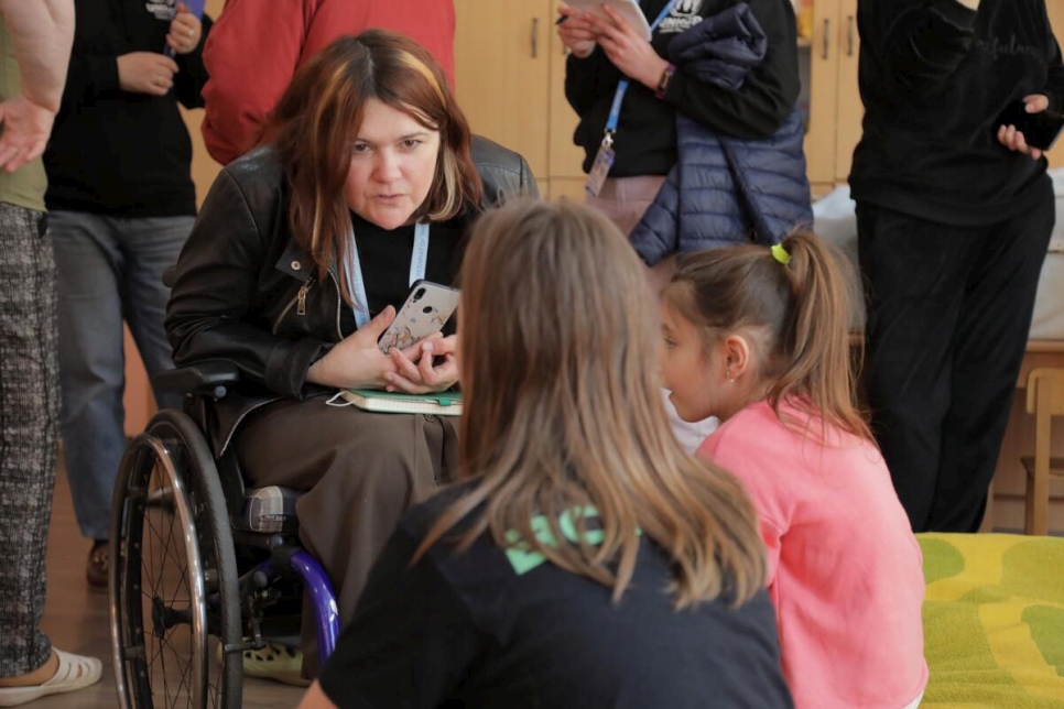 Tetiana Barantsova talks to families with children with disabilities at the rehabilitation centre in Svalyava.