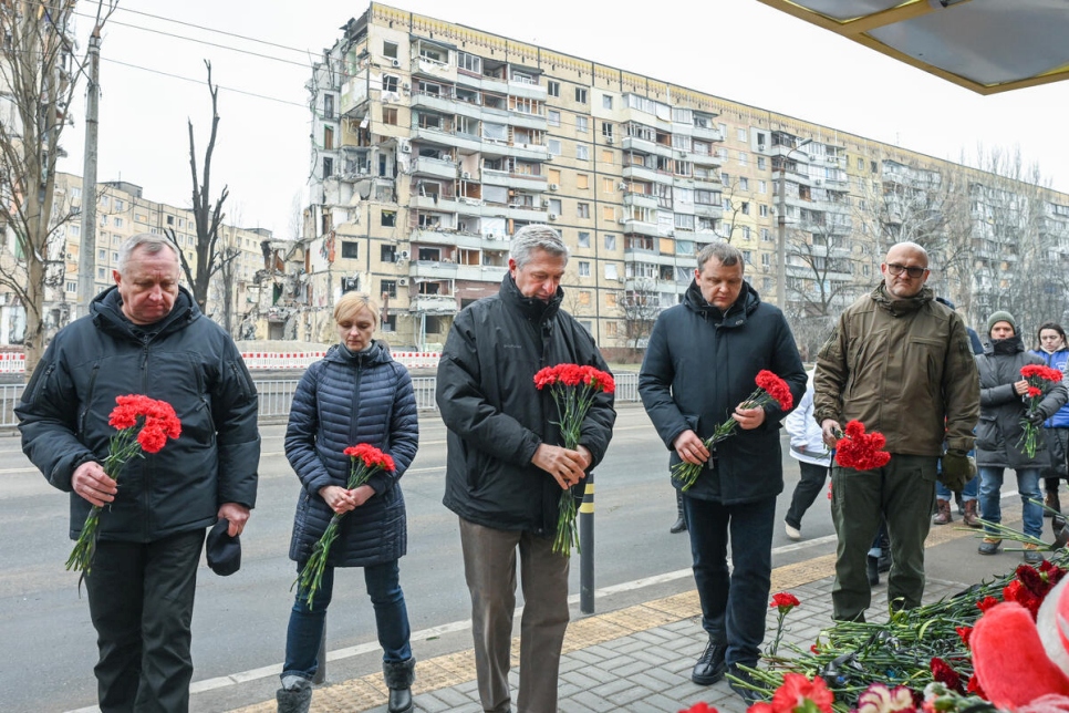 Ukraine. High Commissioner visits missile-hit Dnipro during country visit