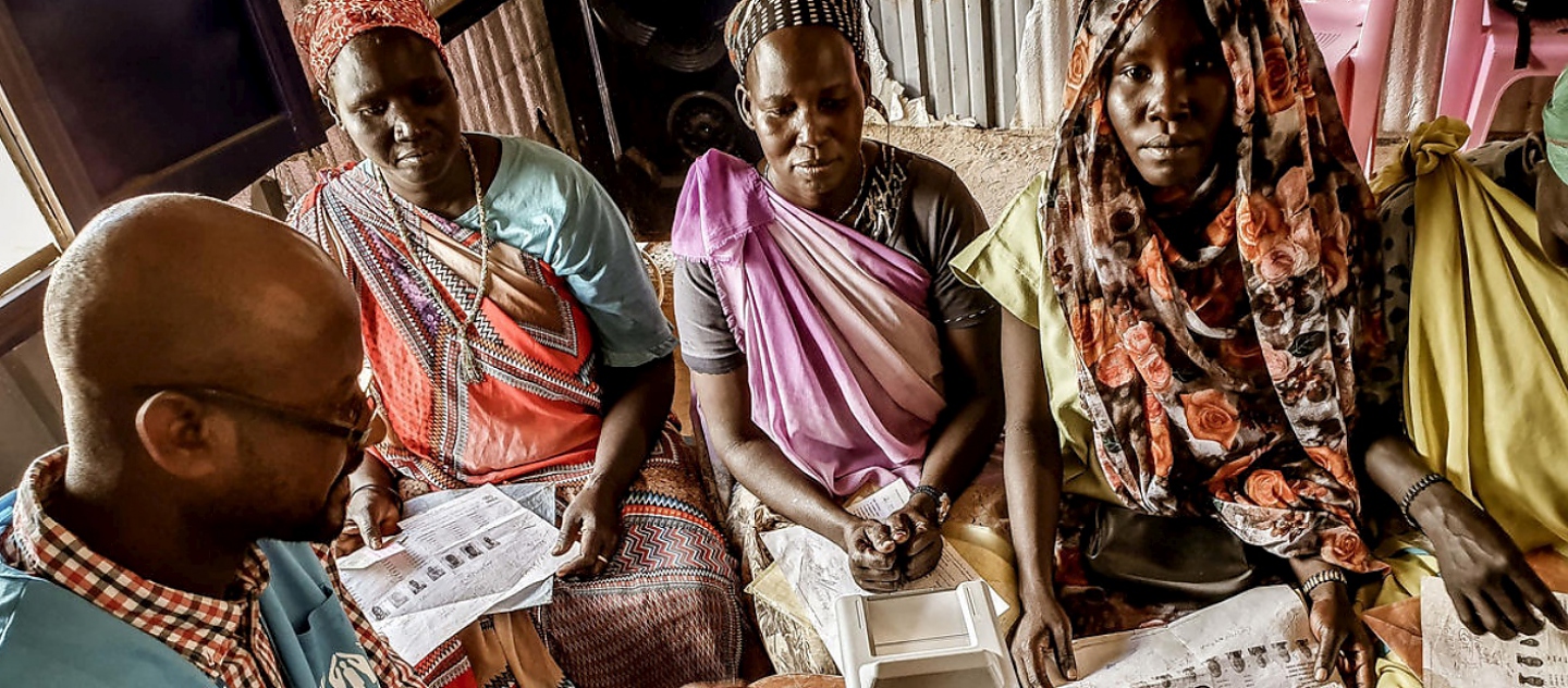 Sudan. Assistant High Commissioner for Operations visits refugee camp