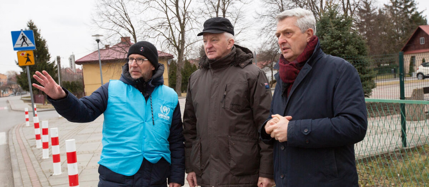 Poland. High Commissioner visits Medyka Polish border crossing and reception centre
